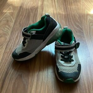Stride rite light up green shoes - toddler 9m - used